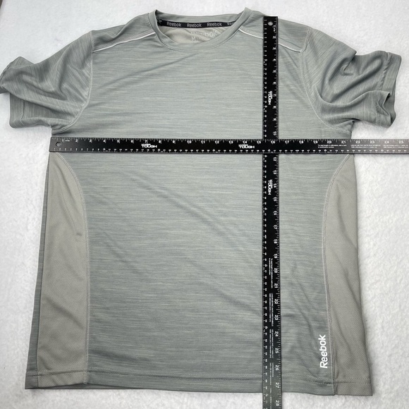 Reebok Shirt‎ Mens Medium Light Grey Short Sleeve Athletic Tee - Picture 3 of 10
